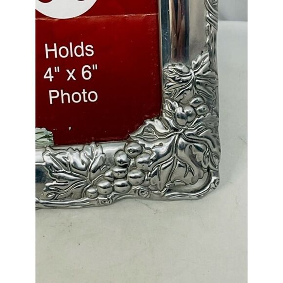 Vintage 2001 Arthur Court Silvertone Grapevine Photo Desk Frame for 4"x6" Photo - Picture 2 of 4